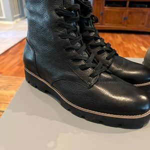 Vionic Women’s Lani Boots. New. Comes with box.